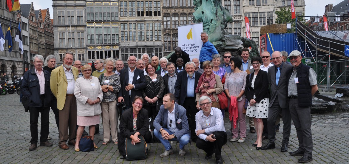 Groepsfoto VJV leden Grote Markt Antwerpen