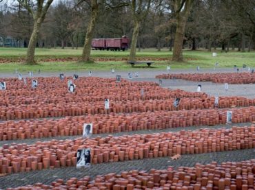 Kamp Westerbork, van vluchtelingenkamp tot doorgangskamp